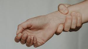 Resumo de cistos sinoviais de punho: diagnóstico, tratamento e mais!