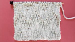 Love the beautiful arched lace panel sampled on this top. Horizontal Chevron Zigzag Stitch Knitting Pattern Beginner Knitting Patterns Knit Stitch Patterns Blanket Knitting Patterns
