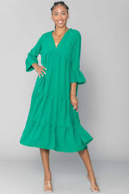 Codes promo, ventes flash, livraison offerte, trouvez le produit de vos rêves à prix réduit ! Robe Longue Verte A Volant Cinelle Paris Mode Femme Tendance