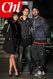 Fabrizio corona e asia argento si baciano sui social: Asia Argento E Fabrizio Corona Colpo Di Scena A Milano La Foto Con Carlos Maria Libero Quotidiano