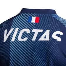 Avec l'aide d'experts et de notre calculatrice, on a décortiqué le prix du maillot deux étoiles des champions du monde. Maillot Officiel Bleu Equipe De France