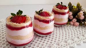 لعشاق التحليات تحلية بالفراولة راقية وسهلة التحضير لسهراتكم الرمضانية Youtube Desserts Food Cuisine