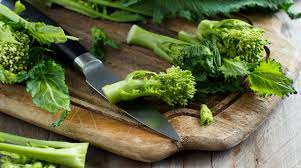 Porta ad ebollizione poca acqua in un recipiente basso e largo. Cime Di Rapa Proprieta Caratteristiche E Benefici Di Un Ortaggio Prezioso