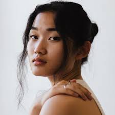 Angelina Guo // Promenade Bellerive À la Promenade Bellerive, où se trouve  une sculpture à la mémoire de Pierre Perrault, deux projets ont été  retenus. Nous vous présenteons maintenant celui d'Angelina Guo!