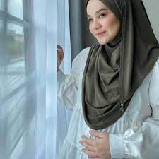 Diam sesaat jangan silap suluh di dalam gelap buat cepat nanti yang lain buat bising banyak kuat di depan what? Lirik Lagu Lane Lain Line K Clique