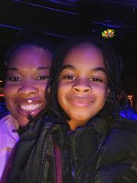 Naomi Dailey's Instagram, Twitter & Facebook