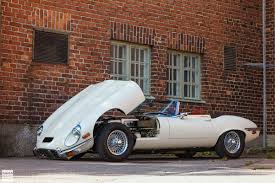 3 l twelve cylinder jaguar v12 engine, updated brakes and standard power steering. 1973 Jaguar E Type V12 Roadster Series 3