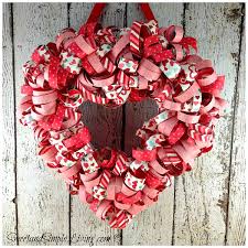 This valentine wreath will make a wonderful addition to your indoor or outdoor home decor or a thoughtful gift for that special person or a special occasion. Valentine S Day Heart Wreath With Free Tutorial