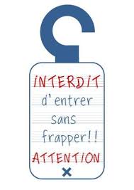 Adolescent assis dans un fauteuil sac confortable dans sa. Etiquette Porte De Chambre Idees Papiers Et Creations Porte De Chambre Diy Deco Chambre Fille Ado Panneaux Porte