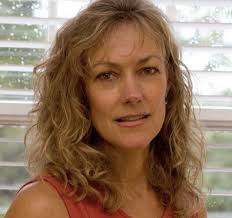 Lisa Eaves's Instagram, Twitter & Facebook