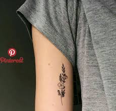 Small is the new big! Tiny Flowers Tattoo Ink Pinterest Tattoos Small Tattoos And Flower Tattoos Smalltattoos Blumen Tattoo Kleines Tattoo Tatowierungen