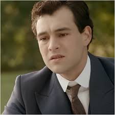 I signori troveranno presto una soluzione, io ne sono sicura». Così Maria  cerca di dare forza ai suoi colleghi, nonostante in cucina il cibo  scarseggi e gli animi siano tesi. La situazione