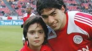 Bocah yang Foto dengan Luis Suarez Ini Sudah Koleksi 8 Caps bersama Timnas  Indonesia