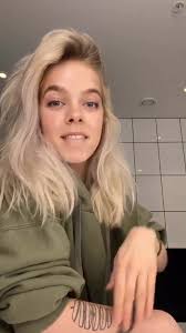 Hei, jeg heter Lydia, hva heter du? 👐