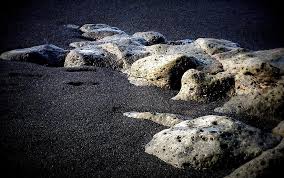 Pasir hitam adalah jenis pasir yang memiliki corak warna yang khas berwarna hitam. Lanzarote Batu Pasir Hitam Lahar Gelap Batu Lava Batu Besar Kontras Pulau Canary Pantai Pikist