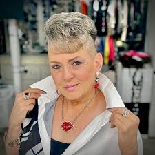 What are some recommendations for an orthopedic surgeon for knee and leg  issues?