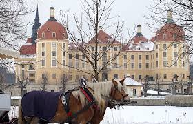 Marchenhaft Drei Haselnusse Fur Aschenbrodel Die Ausstellung Reiseblog Viermal Fernweh Aschenbrodel Drei Haselnusse Moritzburg
