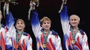 After her first attempt at the vault ended with an awkward fall and two torn ligaments in her ankle, she went back for her second attempt and that time, she nailed it. Die Grossen Olympia Geschichten Kerri Strug Schmerzhafter Sprung In Den Amerikanischen Traum Eurosport