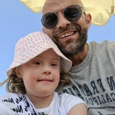 Sei brutta e malata": Alba la bimba down offesa in spiaggia