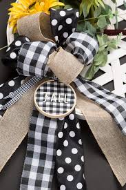 Black And White Buffalo Plaid Ribbon Sunflower Wreath Diy How To Make Burlap And Buffalo Check Bow Sunflower Wreath Diy Sunflower Wreaths Diy Wreath