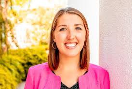 Ellen Maynard's Instagram, Twitter & Facebook