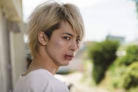 高杉真宙が金髪ヤンキーに 亀梨和也 土屋太鳳 pとjk 劇中カット 映画ニュース 映画 com 高杉真宙 高杉 金髪