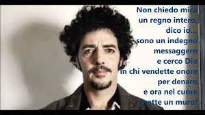 « ho lavorato molto con mio fratello (francesco, ndr) e la canzone è uscita in un giorno in cui stavamo scrivendo e hanno suonato alla porta. Max Gazze Sotto Casa Lyrics Youtube