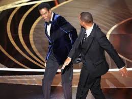 בתחילת הטקס התרחשה תקרית אלימה וחריגה, במהלכה חבט וויל סמית' בפניו של הקומיקאי כריס רוק, שהגיש את אחד הפרסים. Mzh P Mcskxe9m