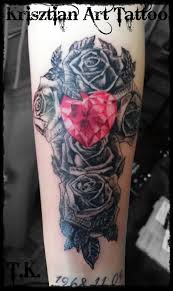 Diamond tattoos already look beautiful, just imagine if your heart is made in diamond shape. Krisztian Art Tattoo Diamond Heart Roses Rosen Tattoos Rosen Tattoo Tatowierungen