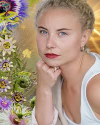 THEATER CARLA EMMERICH spielt wieder am Boulevardtheater Bremen. Am  23.05.2024 feierte sie die Premiere von „Love Jogging" statt. Eine Komödie 