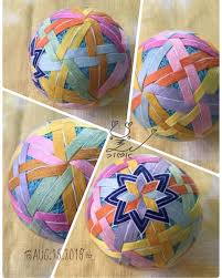 水美人愛手毬 組8之卷的變化練習曲發現一個過線神器 用來試驗這個球 真的超好用 只是星花真難縫 只縫了一朵 放棄 水水美人