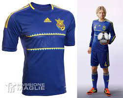Ucraina a desfășurat pe arena națională un tricou uriaș cu harta contestată de rusia. Le Maglie Dell Ucraina Per Gli Europei 2012 Firmate Adidas