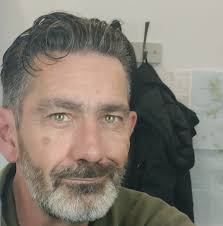 Audi blows hot air while driving, cold air when stopped?