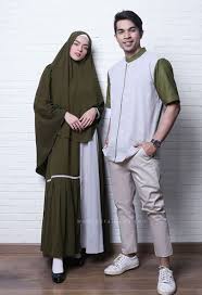 Baju anak capel armi : 30 Trend Terbaru Baju Couple Warna Hijau Army Trend Couple