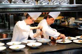 Manelli vous propose des vestes féminines avec des manches courtes ou manches longues. Cheffe Vs Chef