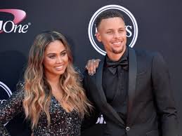 Latest on golden state warriors point guard stephen curry including news, stats, videos, highlights and more on espn. Nba Steph Curry Und Ehefrau Ayesha Zum Dritten Mal Eltern Sohn Canon Ist Da