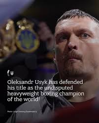 ⚔️ Usyk raises the saber of 17th century Ukrainian hero, Hetman Ivan Mazepa