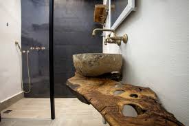 Per questo motivo diventa davvero fondamentale studiare bene come inserire questi elementi nel bagno e sapere come abbinare un lavandino in pietra.un prodotto del genere, sul suo piano di appoggio, sovrastato da un grande specchio e dalla giusta illuminazione, è l. Lavandini In Pietra Naturale Per Arredare Il Tuo Bagno
