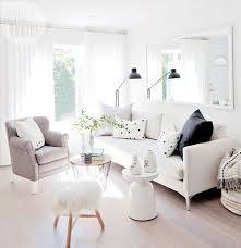 Une Petite Maison Blanche Au Canada Planete Deco A Homes World Small Modern Living Room Living Room Scandinavian Living Room Remodel