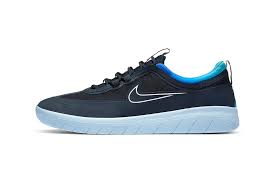 El nuevo diseño evoca claras referencias de inspiración en los modelos clásicos de skate de finales de los 90 , principios del 2000 siendo una zapatilla el colorway en negro es increíble en contraste con los detalles en cyber. Nike Sb Nyjah Free 2 Drops In Dark Obsidian Hypebeast