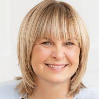 Kelly Hopper's Instagram, Twitter & Facebook