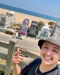 Please welcome the latest addition to our roster, @kureimusic ! ✉️ Booking  inquiries: taryn@triplea.agency ◢◣◥◤◢◣◥◤◢◣◥◤◢◣◥◤◢◣ Cecilia Rose Pendleton,  better known by her stage name Kurei, is an LA based dj and producer