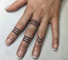 Čím víc se vám líbí, tím víc bodů dáte! 12 Tattoo Prsty Ideas Tetovani Prst Male Tetovani