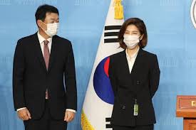 김예령 기자는 내심 '이번엔.?'기대했을지 모르겠는데 아예 빠졌다는 기사조차 없군요. æ–‡ ê·¼ìžê° ì§ˆë¬¸ ê¹€ì˜ˆë ¹ êµ­ë¯¼ì˜íž˜ ëŒ€ë³€ì¸ì— ìž„ëª… ì•„ì£¼ê²½ì œ
