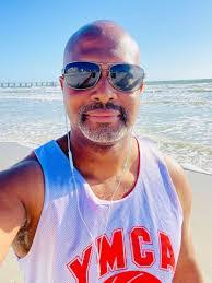 Leslie Mahan's Instagram, Twitter & Facebook