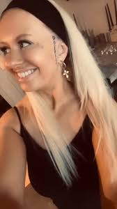 Who Gassed Her to do this 😩🤣... #lipsync #pullups #smile  TT//sparklylaubeth