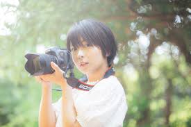 一眼レフを持ったカメラ女子 無料の写真素材はフリー素材のぱくたそ girls with cameras poses photo