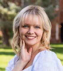 Heidi Wayment's Instagram, Twitter & Facebook