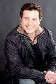 عليك ببوسه أحسن منها ( اعلان هذه القصة ملك موقع عرب نار اذا تريد ان تدخله اكتب على الجوجل عرب نار ) فقال أوكي فقمت فأعطاني خدة فقلت لا ليس من هنا وأنما قبله على فمك وقبلته وهو ينظر إلي بأستغراب وهنا قلت له أوكي لا تنسى فقال أوكي وبعد قليل أنتهوا. Ù…Ù† Ù‡Ùˆ Ø§Ù„ÙÙ†Ø§Ù† Ù‡Ø§Ù†ÙŠ Ø´Ø§ÙƒØ±