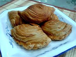 Karipap ni ada karipap biasa dan karipap pusing. Karipap Pusing Ku Yang Pertama